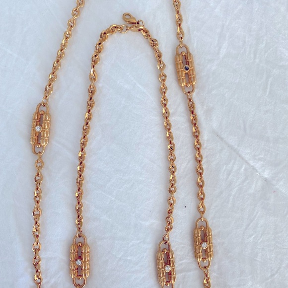 Jackie Kennedy - This is a stunning Jackie O Paper Clip Inspired Necklace - Picture 3 of 3